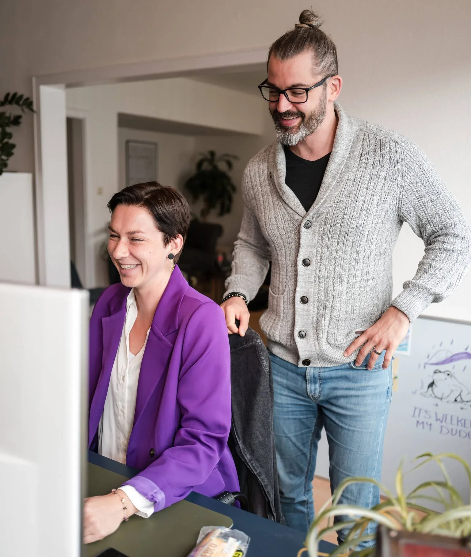 Dominik und Lisa von Carave.Video bei der Arbeit